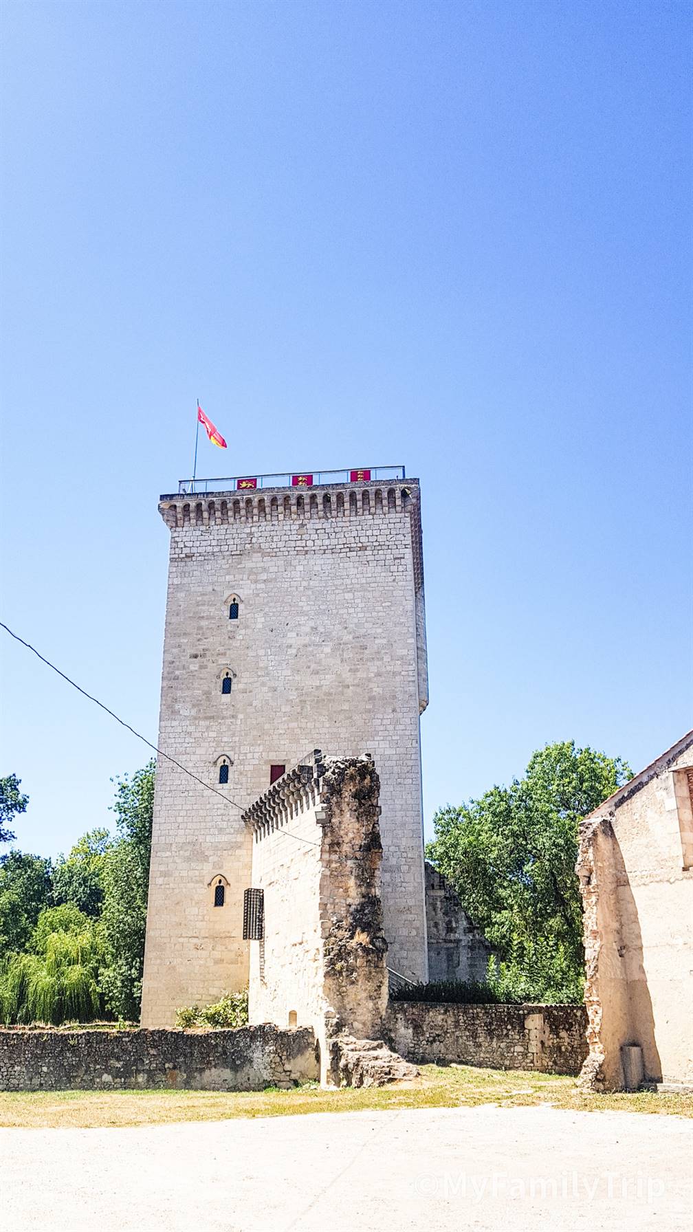 La tour de l'honneur Lesparre