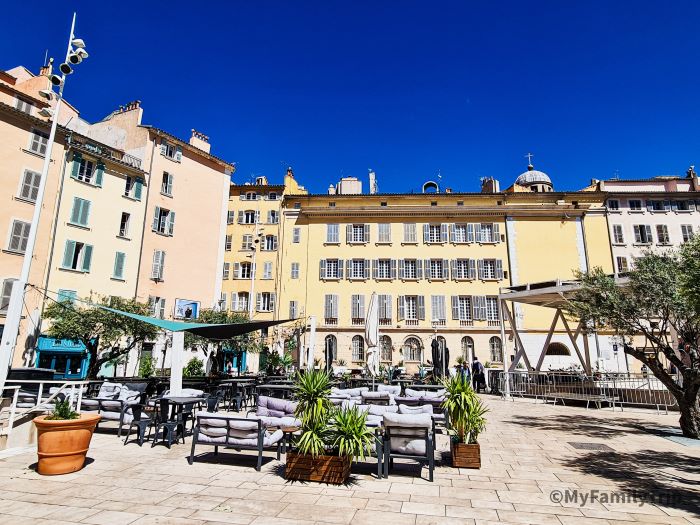 Place de l'Equerre à Toulon