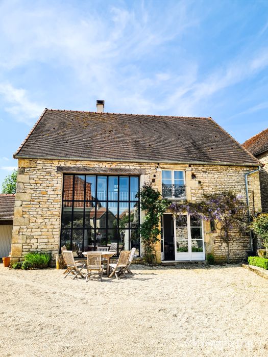 Maison en pierre avec belle verriere - où dormir en Cote d'or?