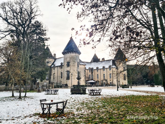 le chateau de Savigny les beaune au milieu de la neige
